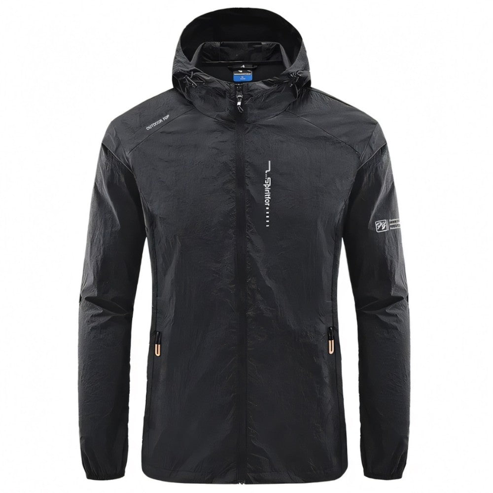 Veste noire avec capuche, déperlante, légère et respirante.