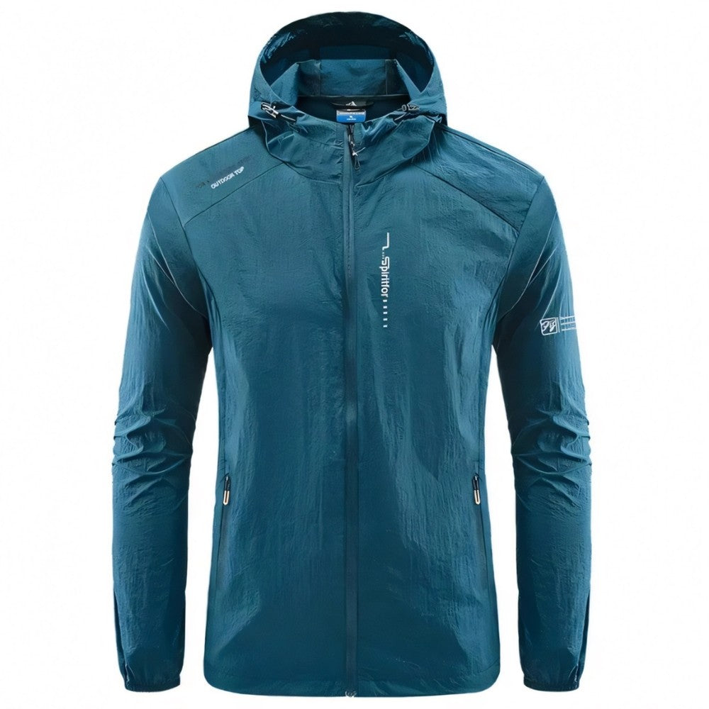Veste bleu clair avec capuche, déperlante, légère et respirante.