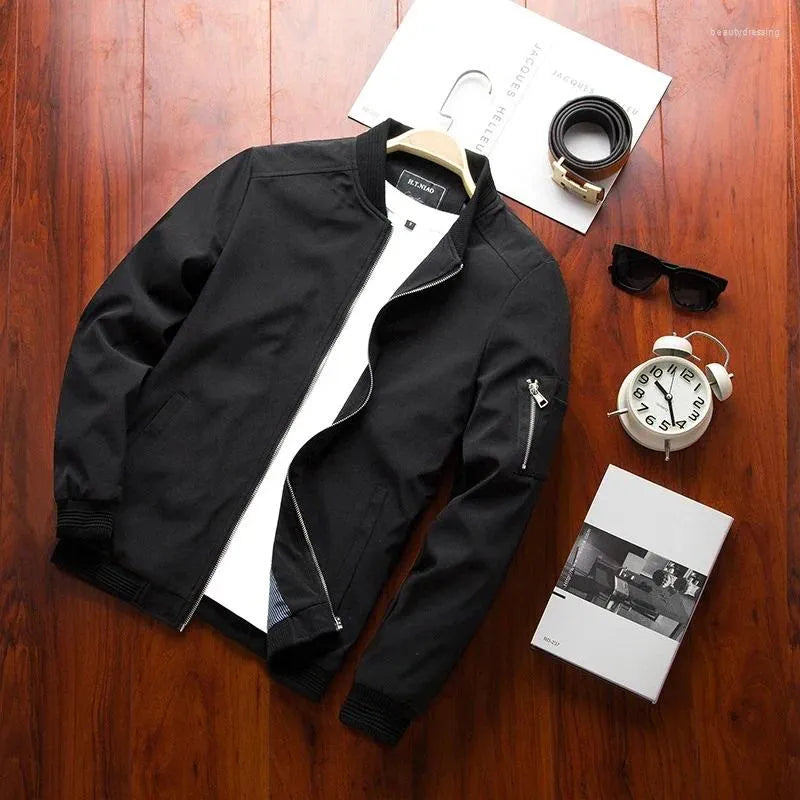 Gros plan sur une veste bombardier noire