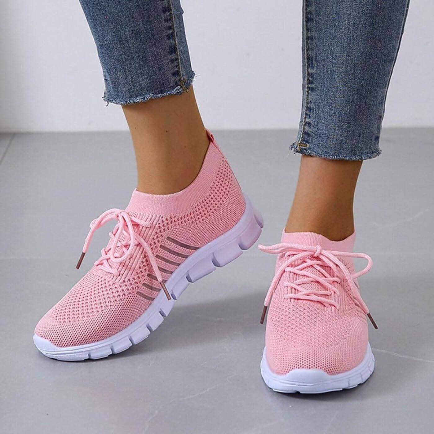 Baskets en maille rose avec soutien de la voûte plantaire et maille respirante pour un confort léger.