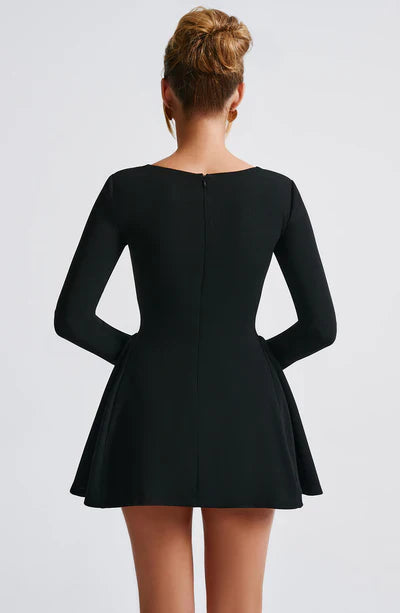 Lexi – Robe courte élégante à manches longues