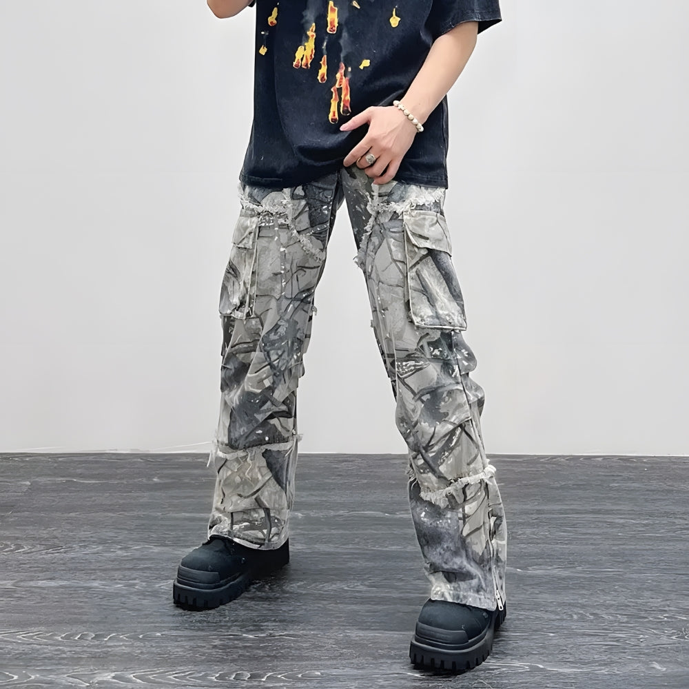 Jeans baggy couleur camouflage sur le mannequin