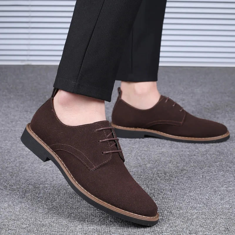 Chaussure pour homme en daim brun-rouge avec lacets