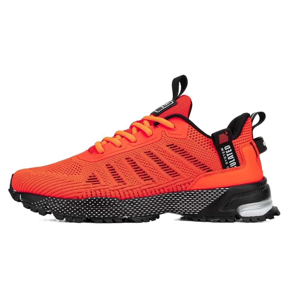 Chaussure de sport orange avec tige en maille respirante et semelle en caoutchouc résistant.