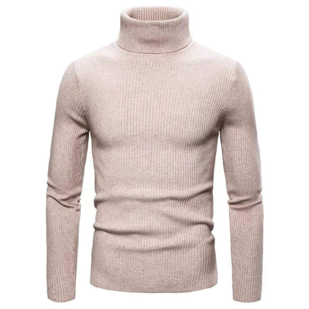 Pull à col roulé à la mode beige gros plan