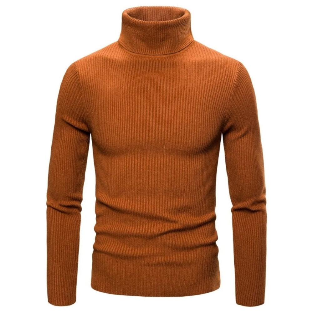 Pull à col roulé à la mode marron gros plan