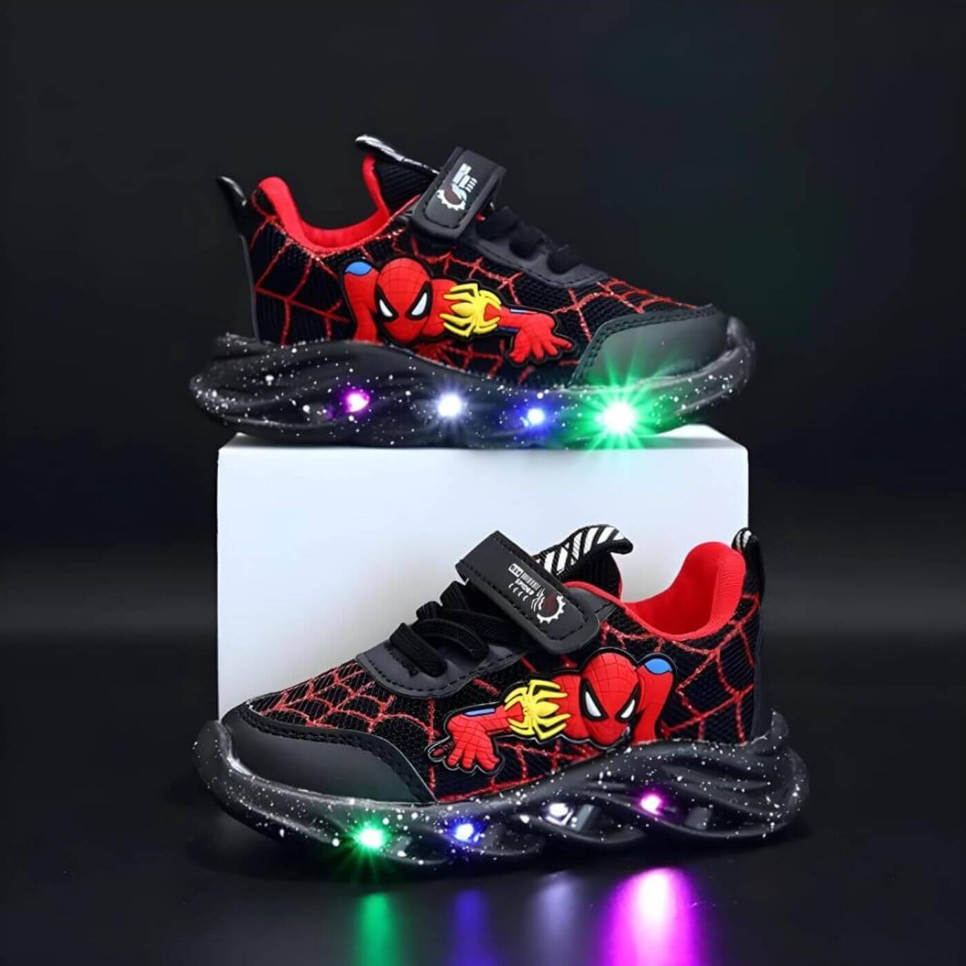 SpiderKickz™ - Baskets LED de Superhéros pour Enfants