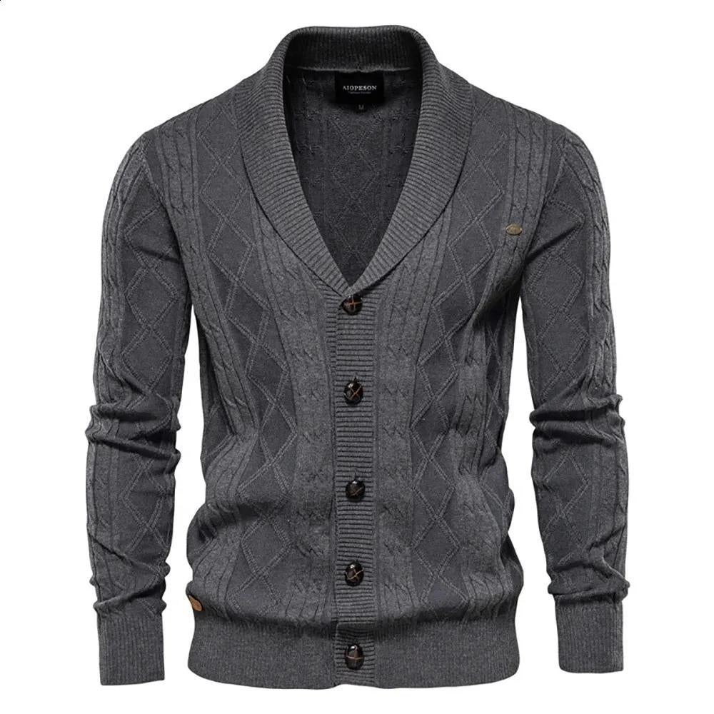 Cardigan gris premium pour hommes gros plan
