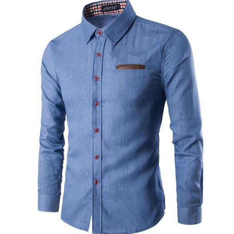 Chemise boutonnée en denim avec poche poitrine