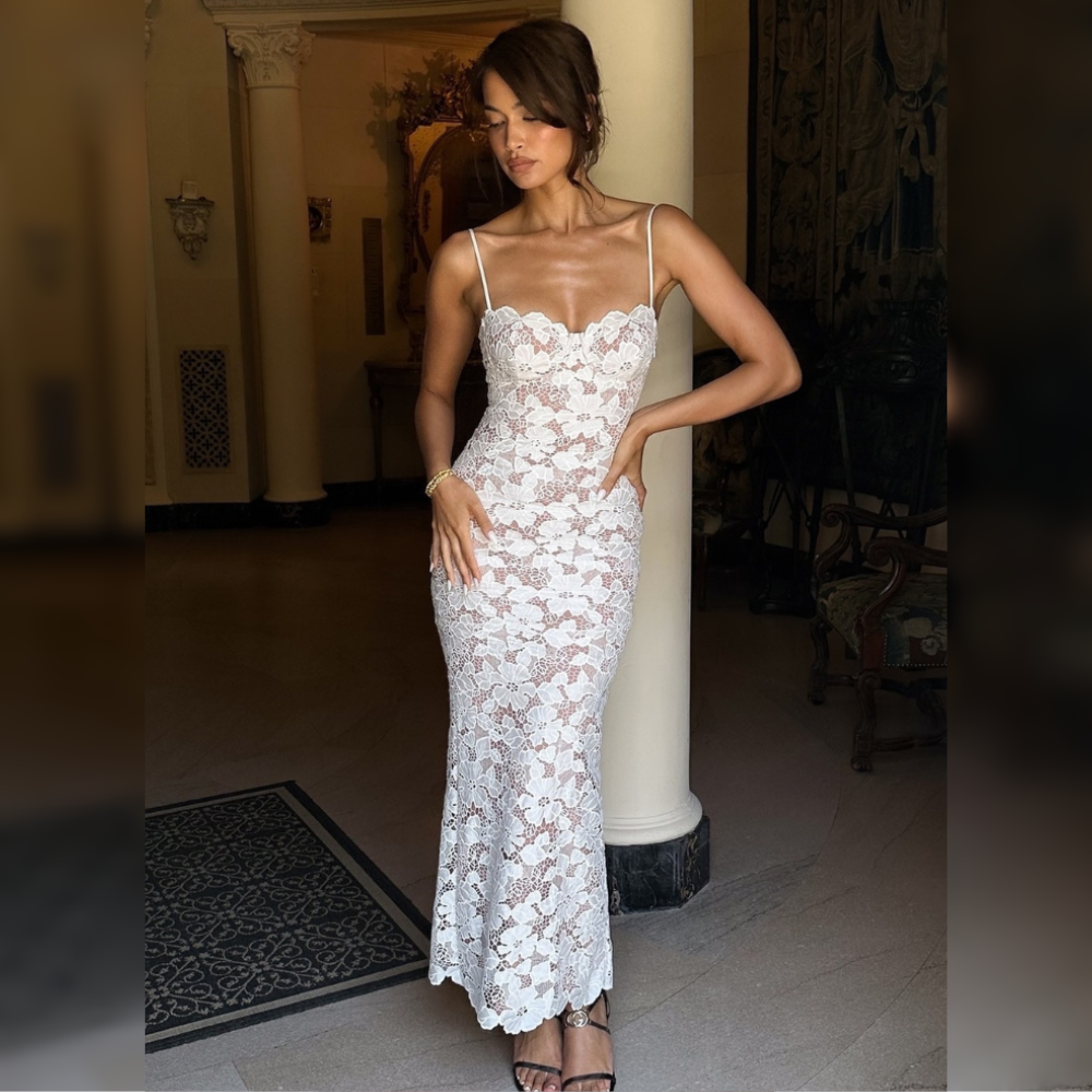 Élégante robe bodycon en dentelle blanche