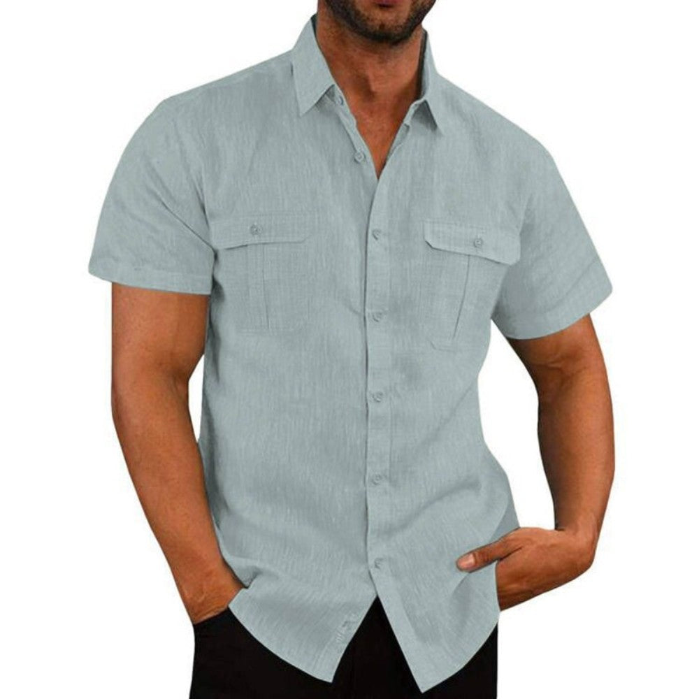 Chemise grise à manches courtes en tissu léger avec poches poitrine.