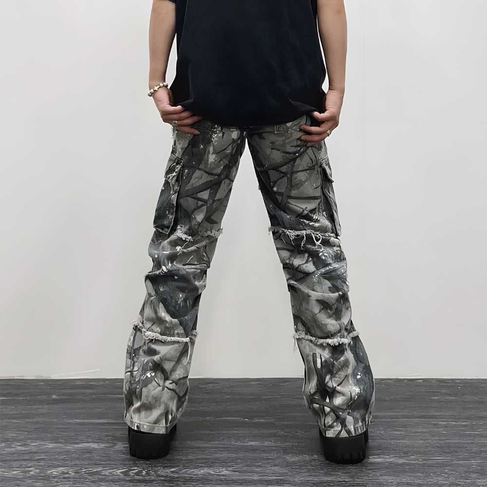 Jeans baggy couleur camouflage sur le mannequin