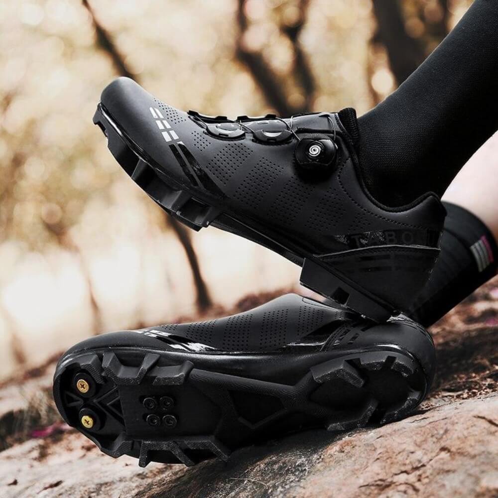 Chaussures de vélo de route noires avec semelle antidérapante
