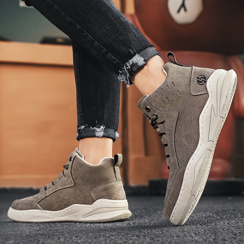 Chaussures classiques au café