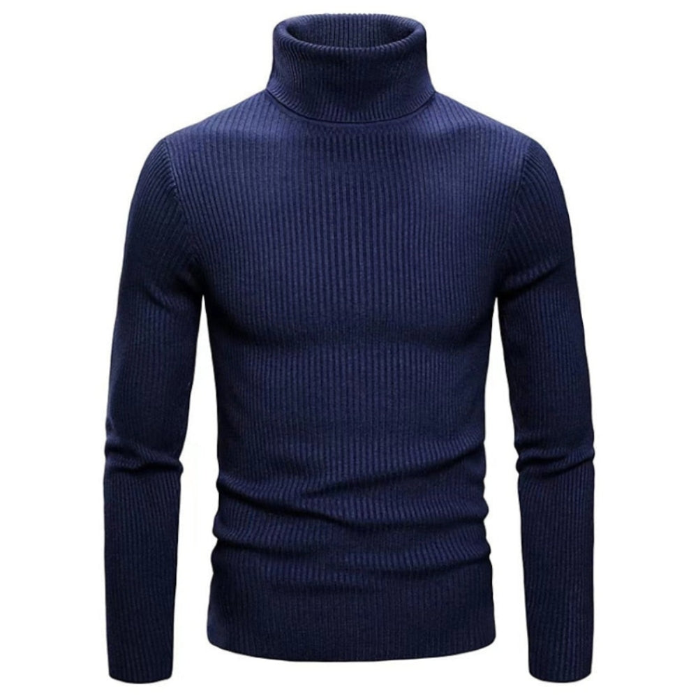 Pull à col roulé à la mode bleu marine gros plan