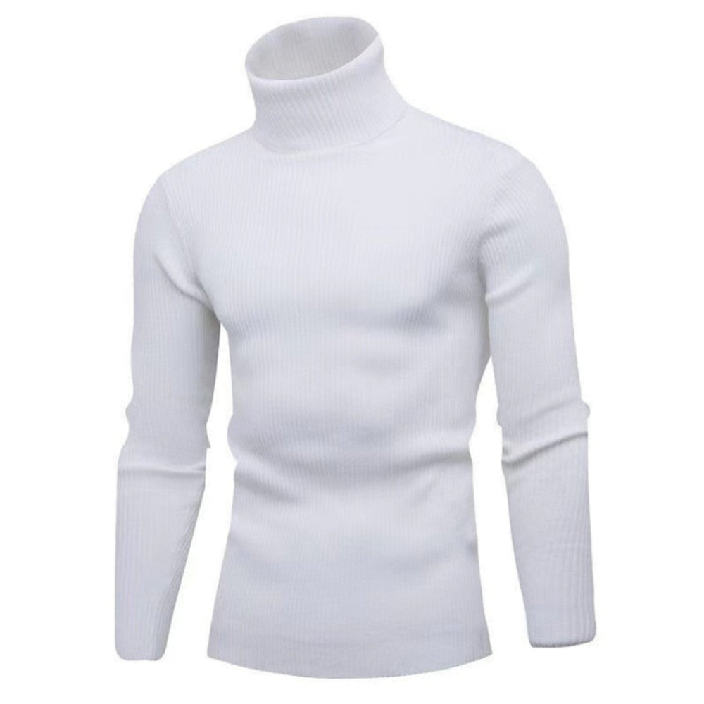 Pull à col roulé blanc à la mode gros plan