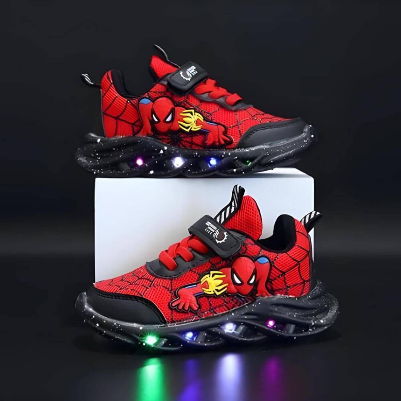 SpiderKickz™ - Baskets LED de Superhéros pour Enfants